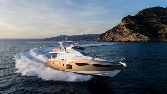 Azimut 62 FLY 2019 à venda — Internáutica Yachts